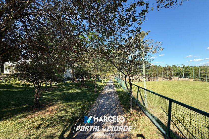 Terreno &agrave; venda - 610m&sup2; - Zona III