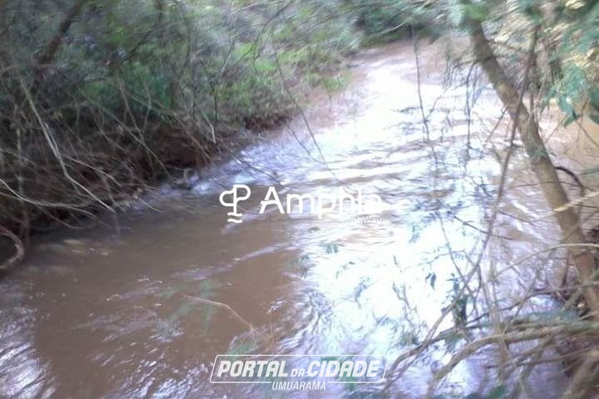 Terreno &agrave; venda - 90m&sup2; - Centro