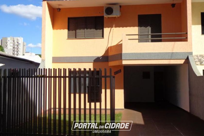 Sobrado &agrave; venda - 200m&sup2; - Zona 1