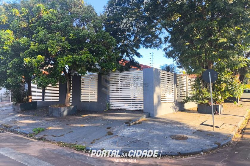 Casa &agrave; venda - 675m&sup2; - Centro