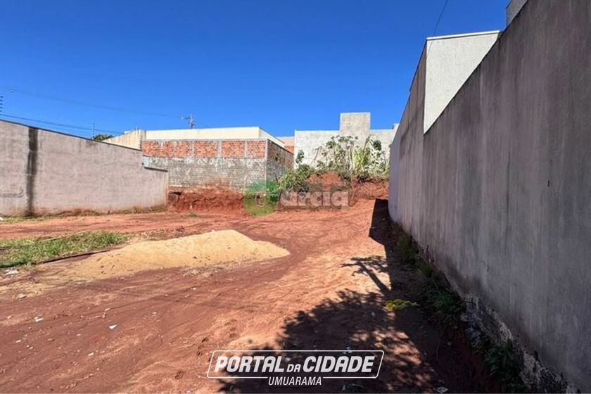 Terreno &agrave; venda - 140m&sup2; - -