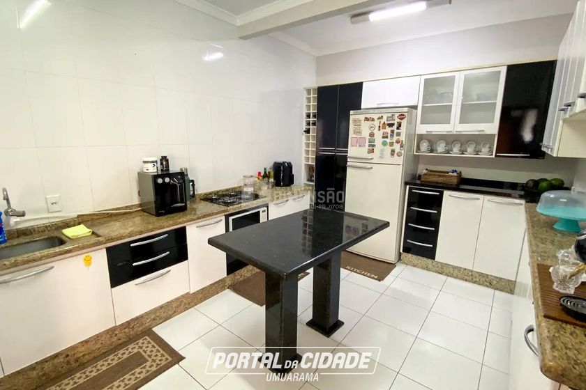Sobrado &agrave; venda - 197m&sup2; - Zona II