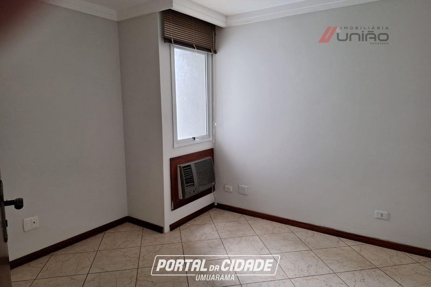 Sal&atilde;o Comercial &agrave; venda - 90m&sup2; - Zona 1
