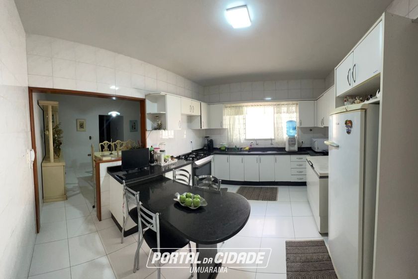 Sobrado para alugar - 241m&sup2; - Zona 1 A