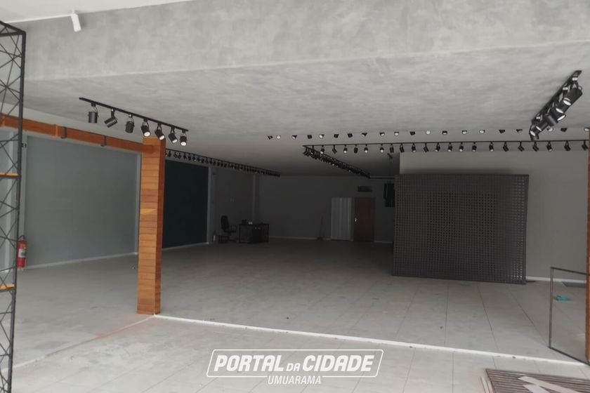 Sal&atilde;o Comercial para alugar - 500m&sup2; - Zona VII