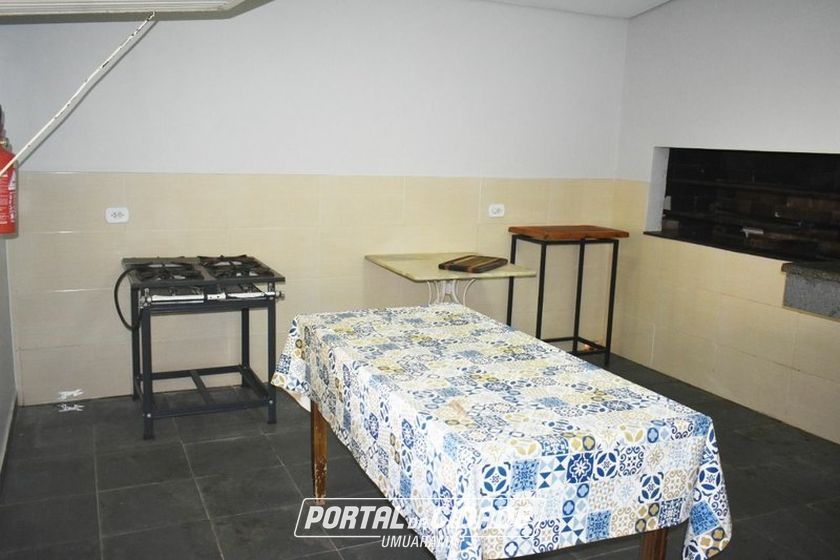 Ch&aacute;cara &agrave; venda - 10000m&sup2; - .