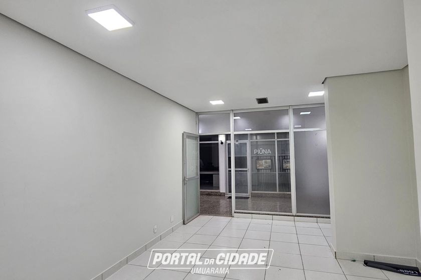 Sal&atilde;o Comercial &agrave; venda - Zona I