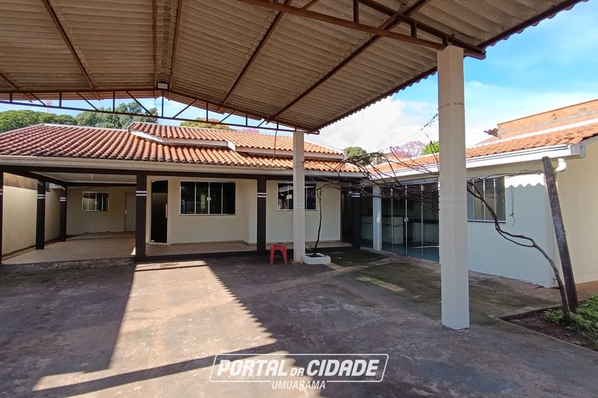 Casa para alugar - 324m&sup2; - ZONA V