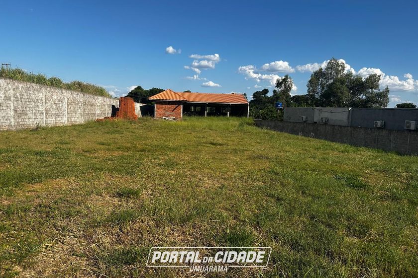 Ch&aacute;cara &agrave; venda - 2500m&sup2; - Condom&iacute;nio de Ch&aacute;caras Lagoa Dourada