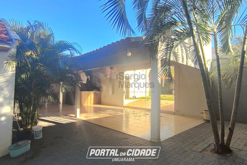 Casa &agrave; venda - 675m&sup2; - Centro