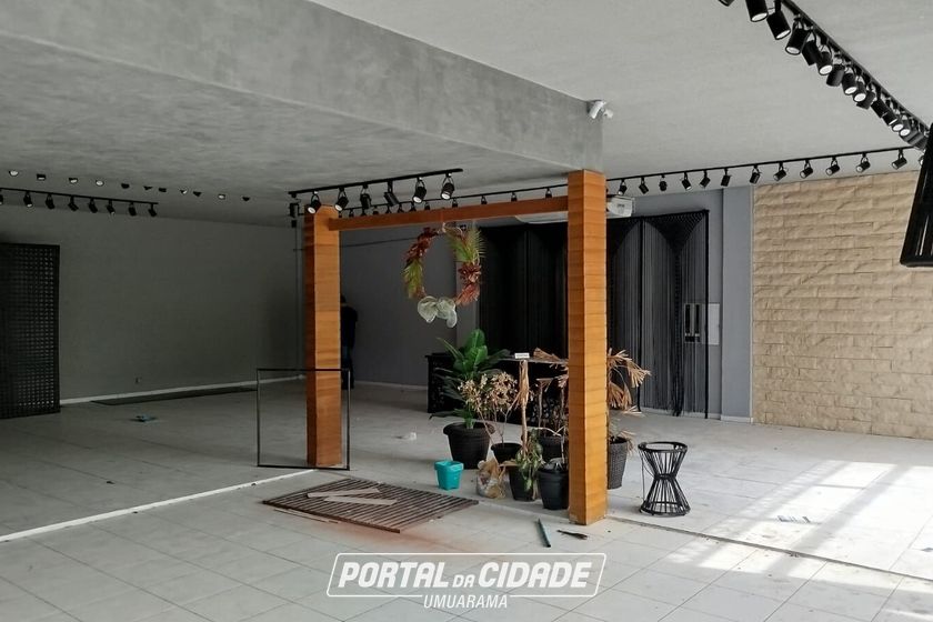 Sal&atilde;o Comercial para alugar - 500m&sup2; - Zona VII