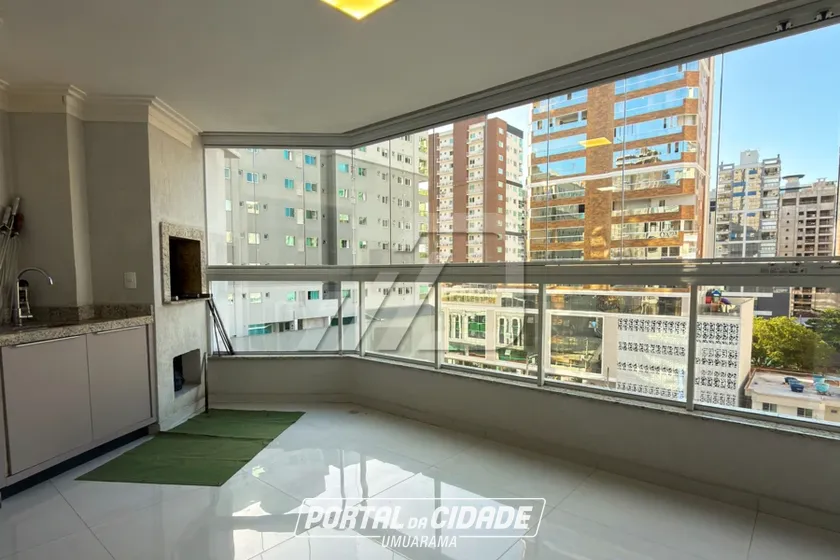 Apartamento &agrave; venda - 120m&sup2; - Meia Praia