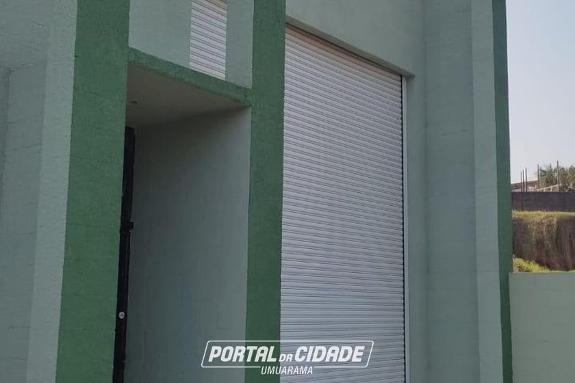 Sal&atilde;o Comercial &agrave; venda - 640m&sup2; - Zona Armazem