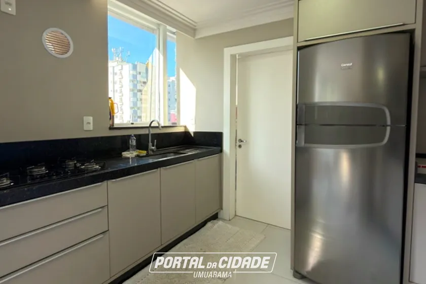 Apartamento &agrave; venda - 120m&sup2; - Meia Praia