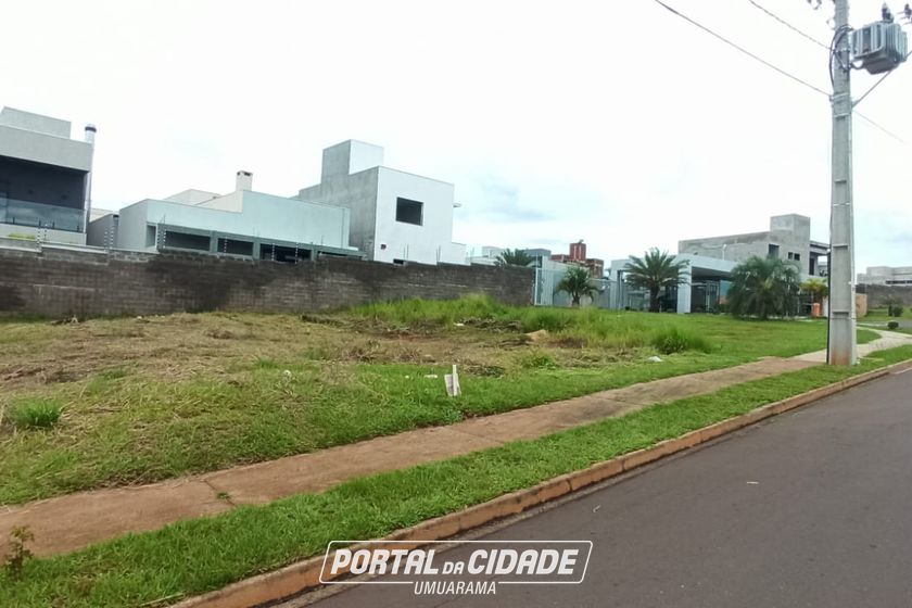 Terreno &agrave; venda - 258m&sup2; - Av. Paran&aacute;