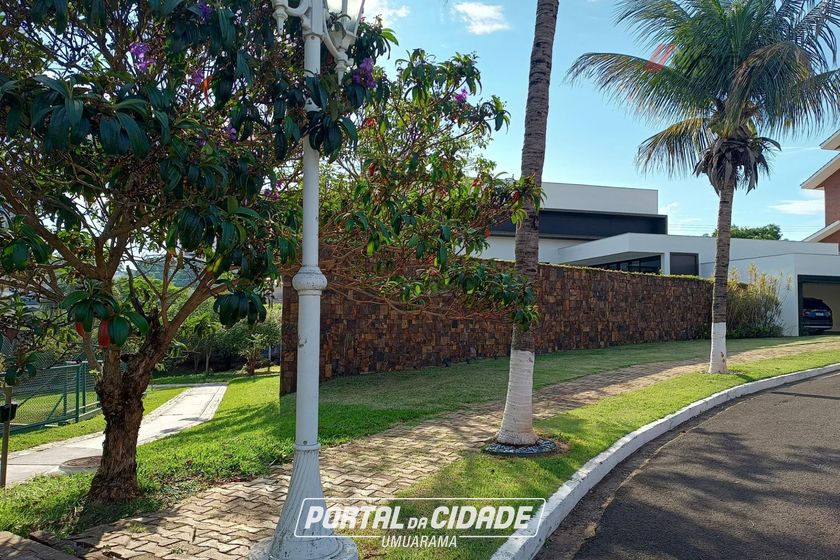 Terreno &agrave; venda - 892m&sup2; - Zona III
