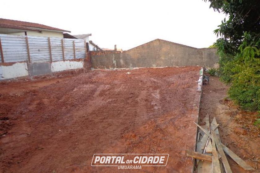 Terreno &agrave; venda - 181m&sup2; - Zona 3