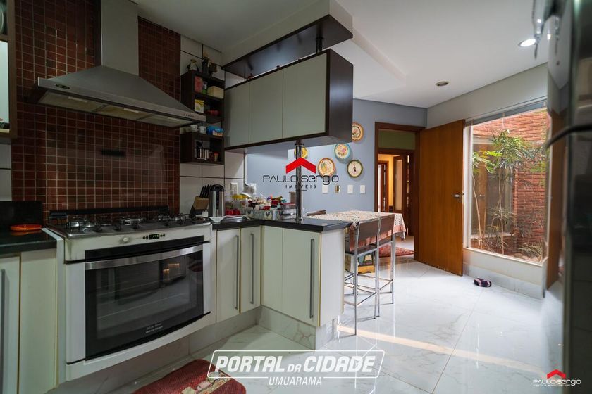 Sobrado &agrave; venda - 305m&sup2; - Zona VII