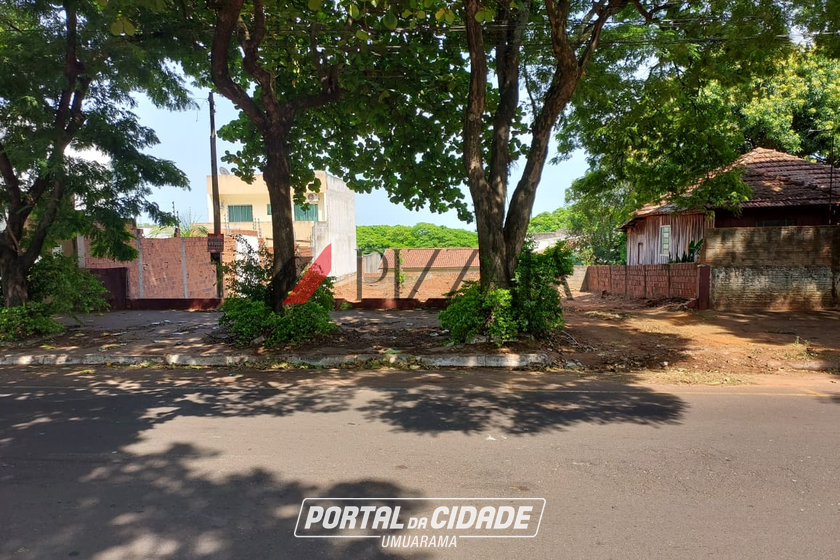 Terreno &agrave; venda - 525m&sup2; - Zona VI