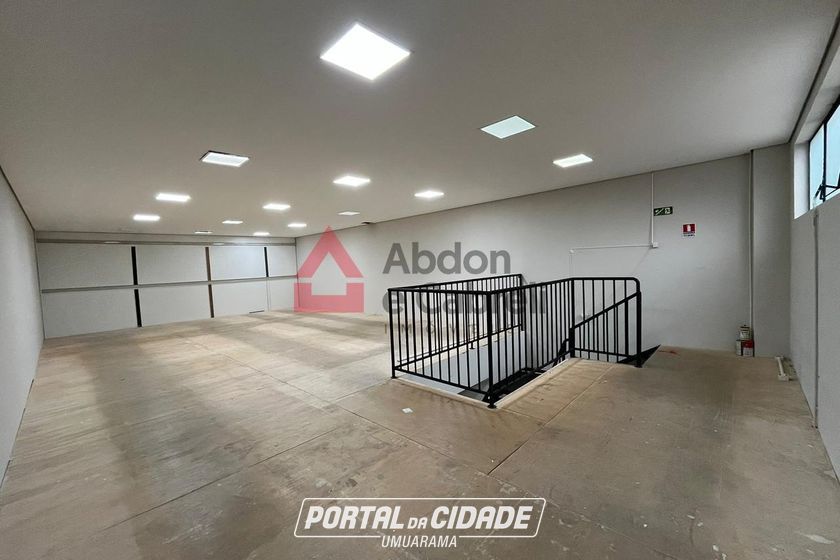 Sal&atilde;o Comercial para alugar - 800m&sup2; - Zona III