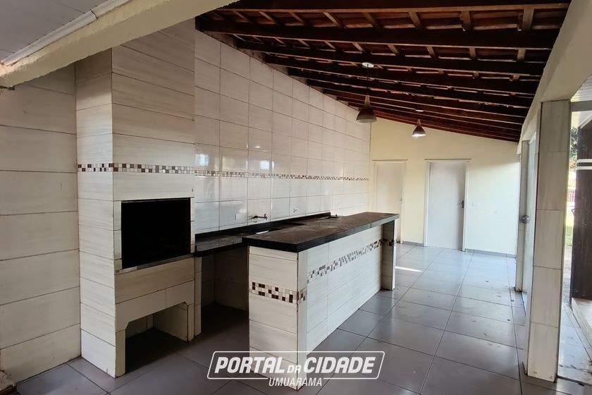 Casa para alugar - 324m&sup2; - ZONA V