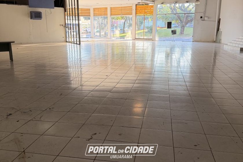 Sal&atilde;o Comercial para alugar - 300m&sup2; - Zona VII