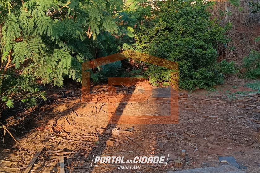 Terreno &agrave; venda - 198m&sup2; - &Aacute;rea Urbana