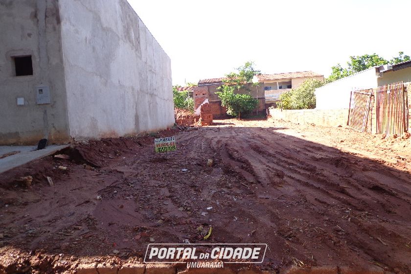 Terreno &agrave; venda - 350m&sup2; - Zona Armazem