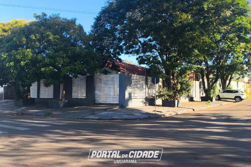Casa &agrave; venda - 675m&sup2; - Centro