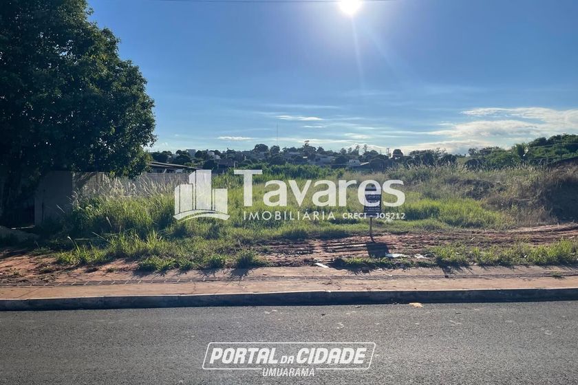 Terreno &agrave; venda - 600m&sup2; - Centro