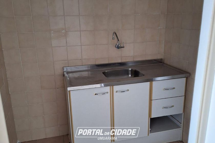 Sal&atilde;o Comercial &agrave; venda - 90m&sup2; - Zona 1