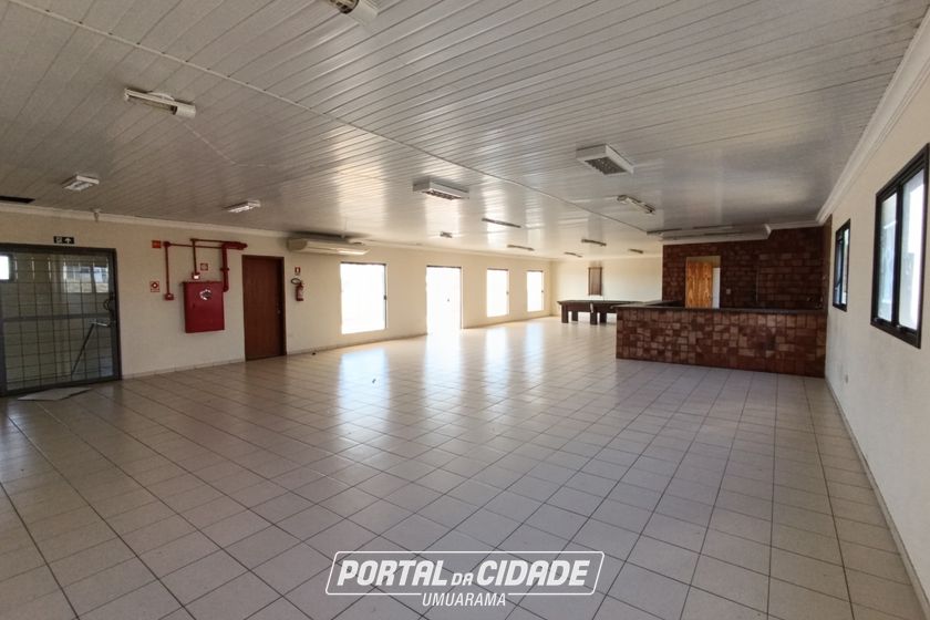 Sal&atilde;o Comercial para alugar - 185m&sup2; - ZONA I