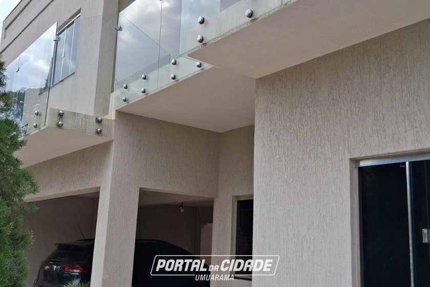 Sobrado &agrave; venda - 310m&sup2; - PRA&Ccedil;A CENTRAL DOURADINA PR