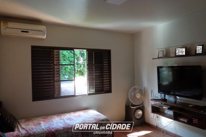 Sobrado &agrave; venda - 200m&sup2; - Zona 1