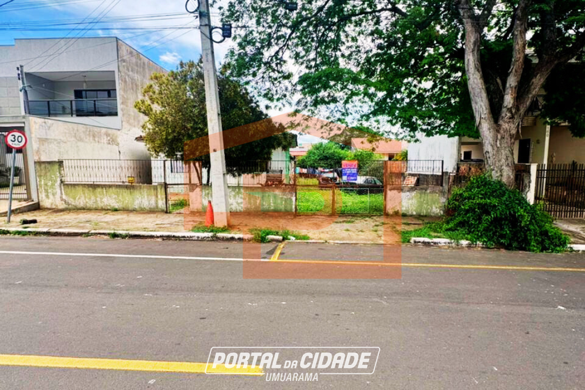 Terreno &agrave; venda - 560m&sup2; - Zona II