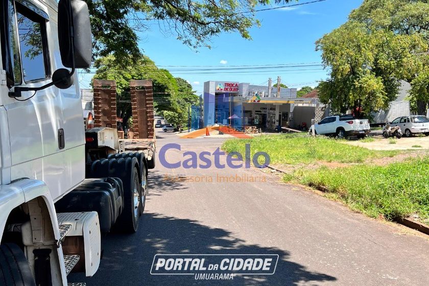 Terreno &agrave; venda - 490m&sup2; - ZONA V