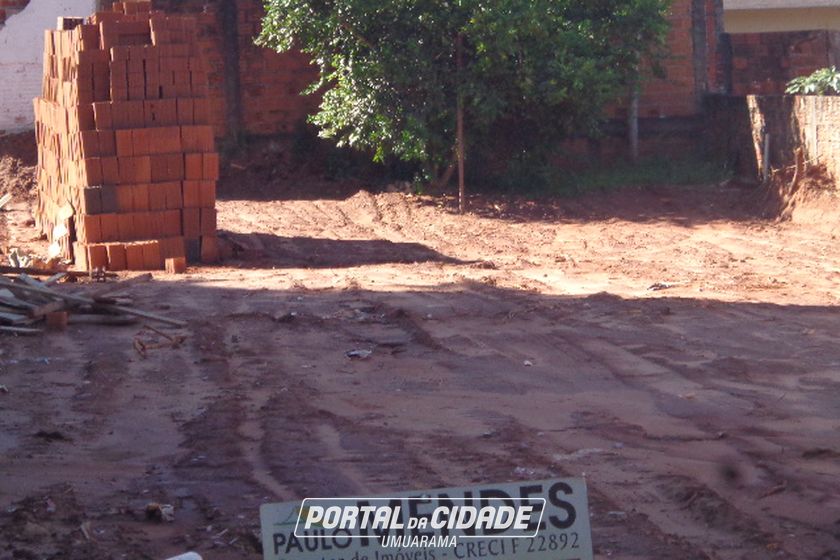 Terreno &agrave; venda - 350m&sup2; - Zona Armazem