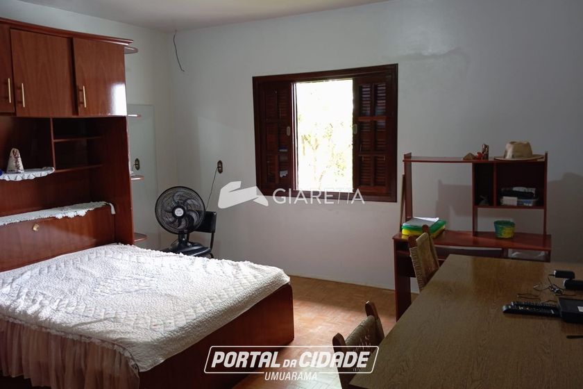 Casa &agrave; venda - 210m&sup2; - CENTRO