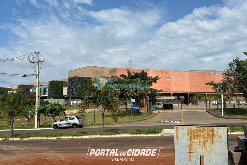 Sal&atilde;o Comercial para alugar - 470m&sup2; - Zona III
