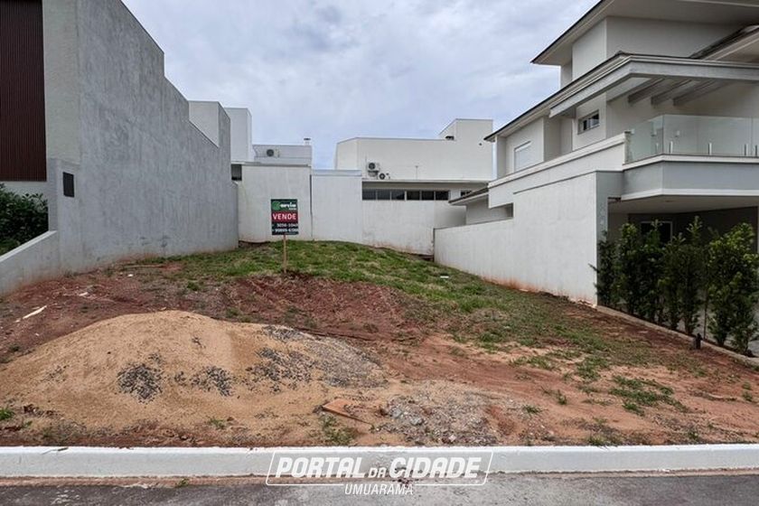 Terreno &agrave; venda - 240m&sup2; - -