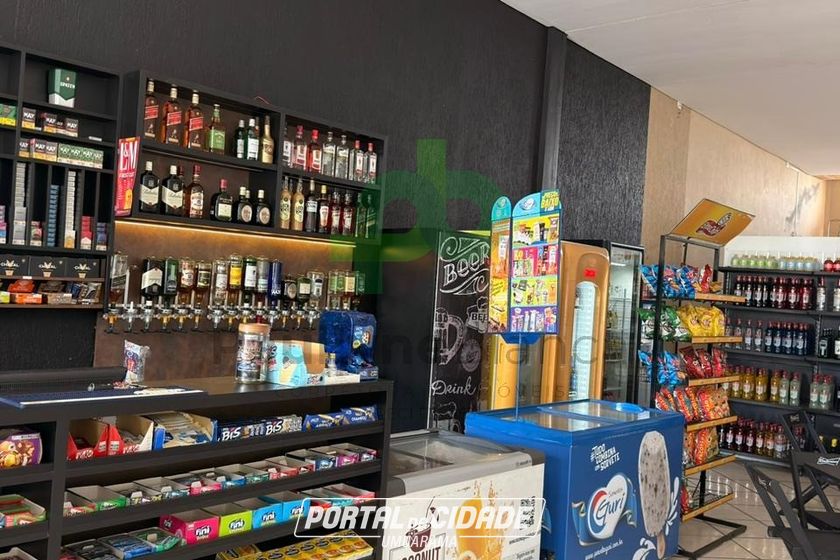 Sal&atilde;o Comercial &agrave; venda - 300m&sup2; - Centro
