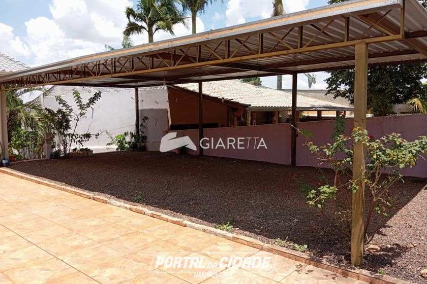 Casa &agrave; venda - 210m&sup2; - CENTRO