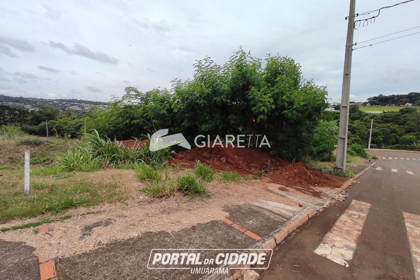 Terreno &agrave; venda - 360m&sup2; - CENTRO