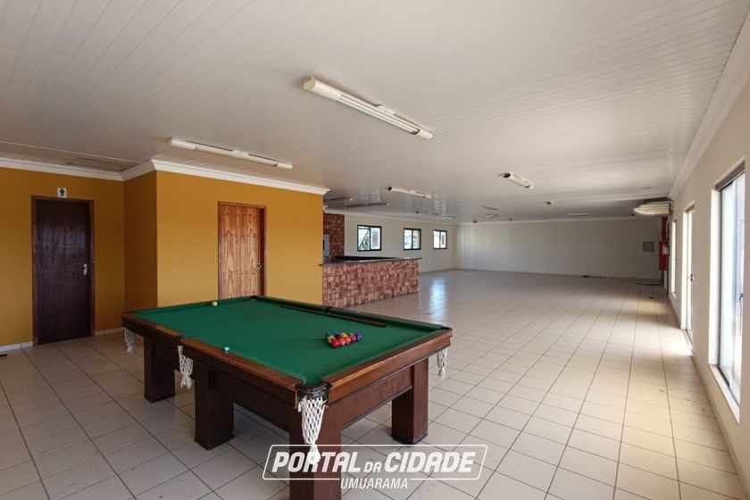 Sal&atilde;o Comercial para alugar - 185m&sup2; - ZONA I