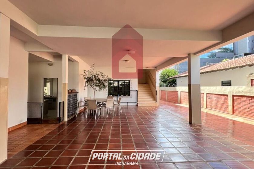 Casa &agrave; venda - 700m&sup2; - Centro