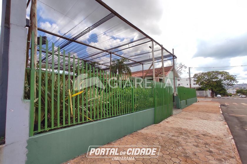 Terreno &agrave; venda - 250m&sup2; - CENTRO