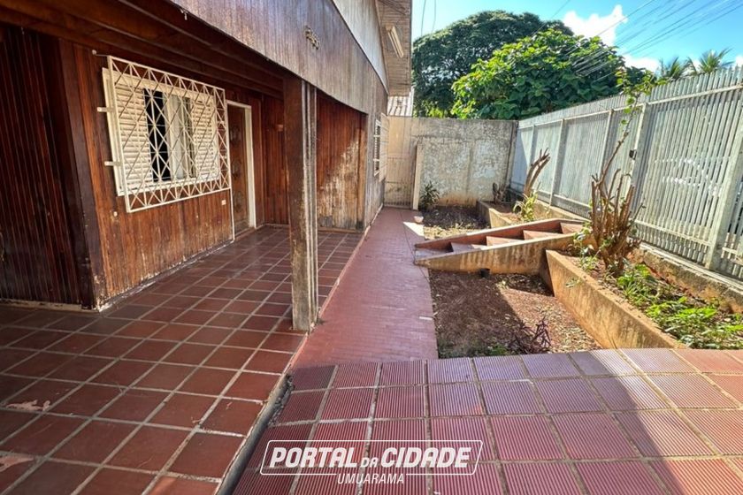 Casa &agrave; venda - 319m&sup2; - ZONA II