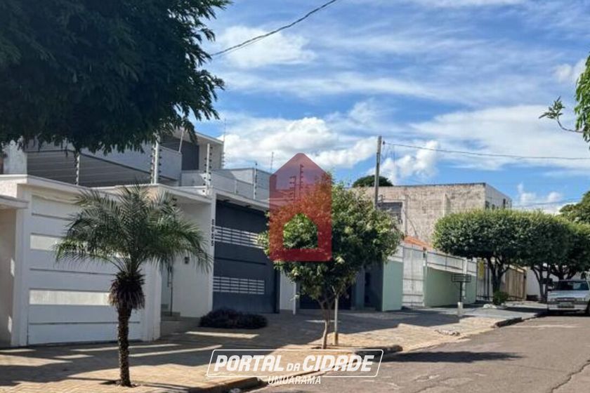 Terreno &agrave; venda - 490m&sup2; - Zona V