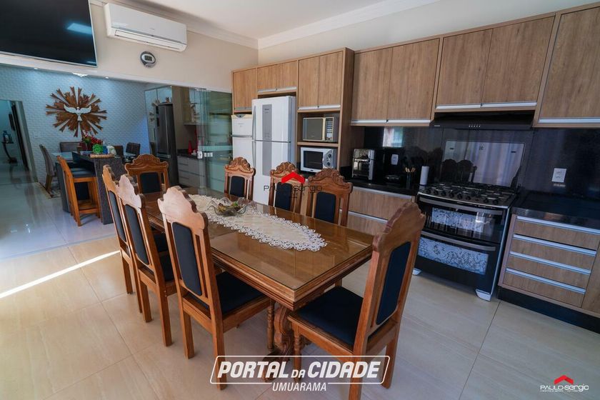 Sobrado &agrave; venda - 600m&sup2; - Zona II