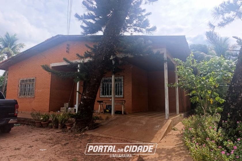 Ch&aacute;cara &agrave; venda - 1800m&sup2; - Saltinho do Oeste